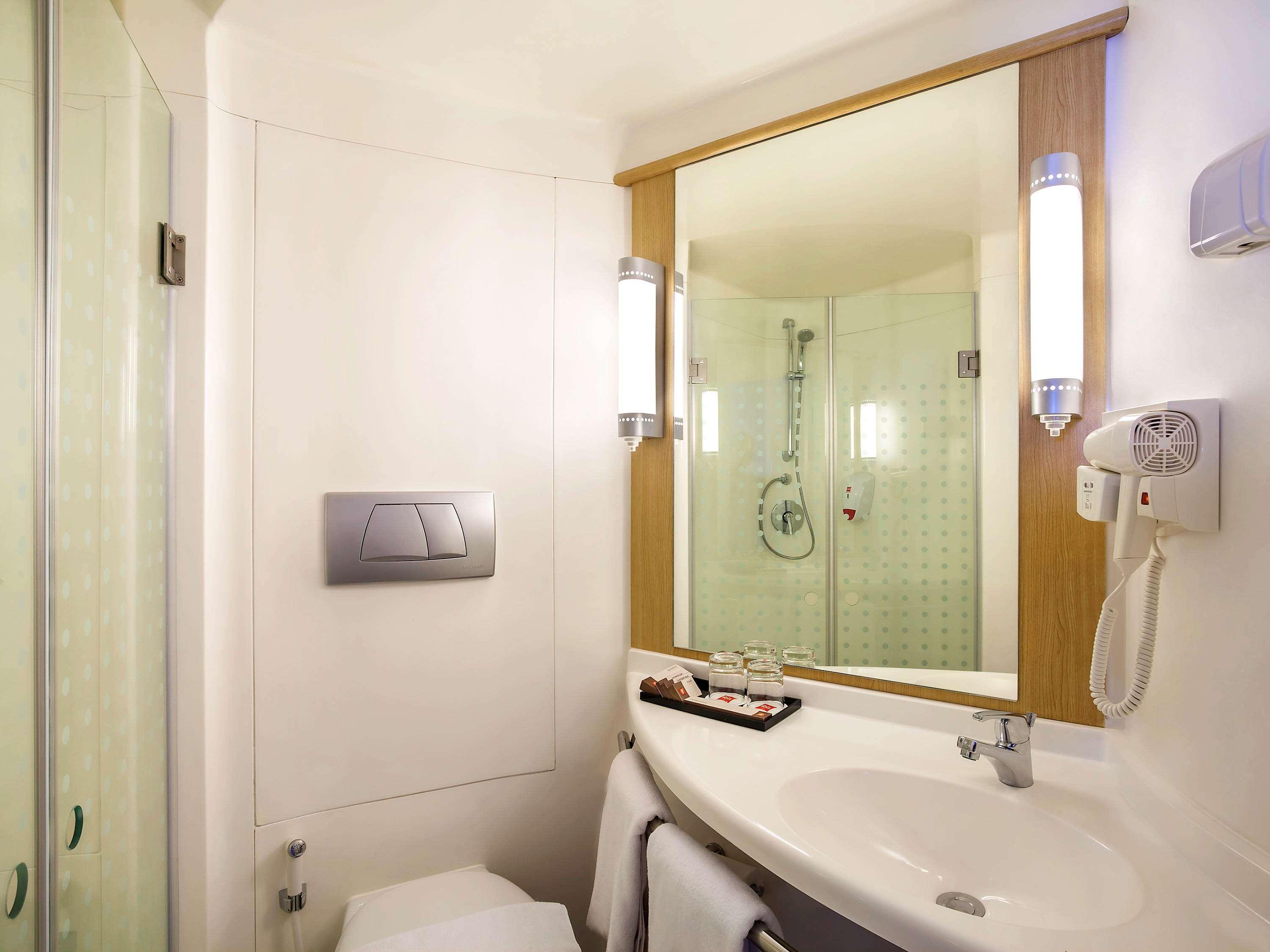 Ibis Manado City Center Boulevard Exterior foto