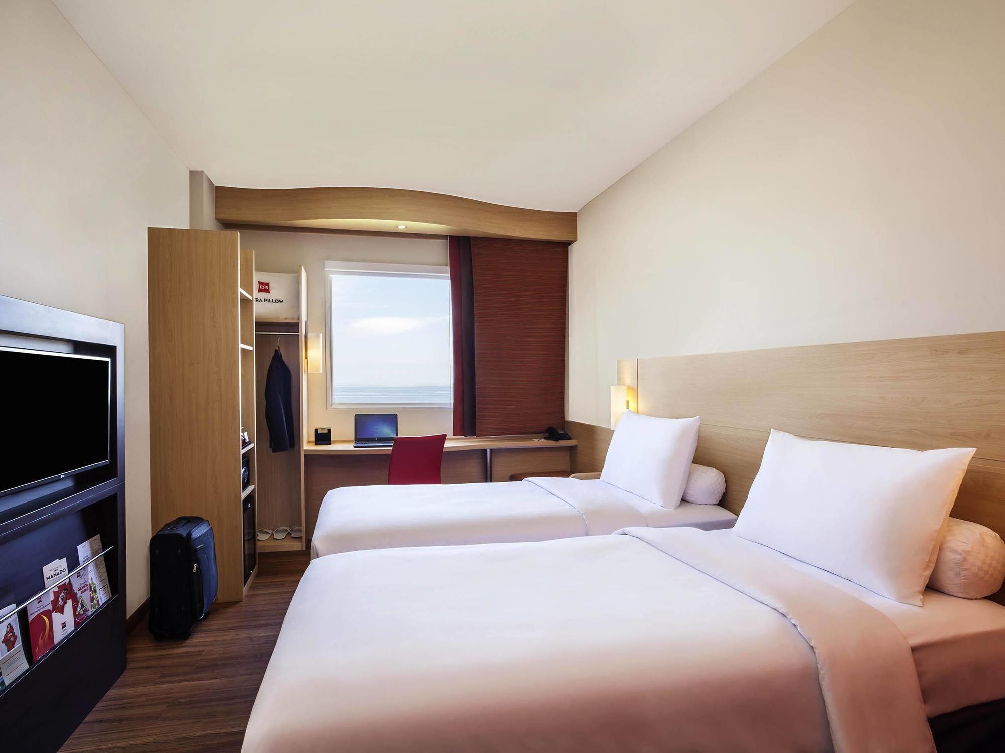 Ibis Manado City Center Boulevard Exterior foto
